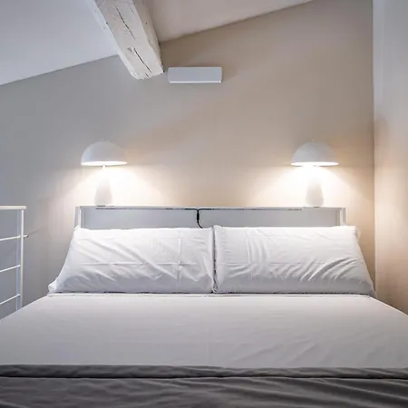 Daire Yd Charming Two-level In *