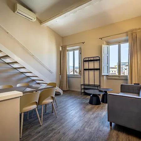 Daire Yd Charming Two-level In *