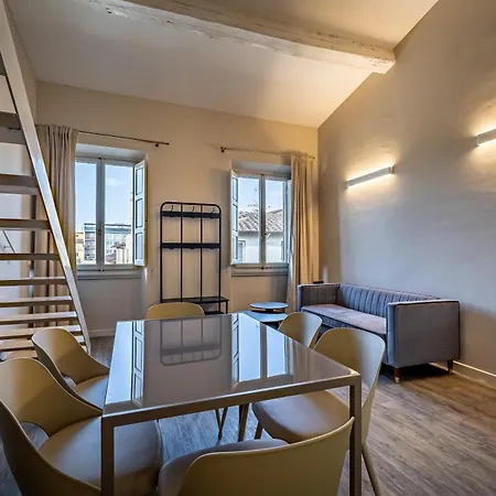 Yd Charming Two-level In Apartment
