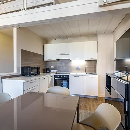 Yd Charming Two-level In Apartment *